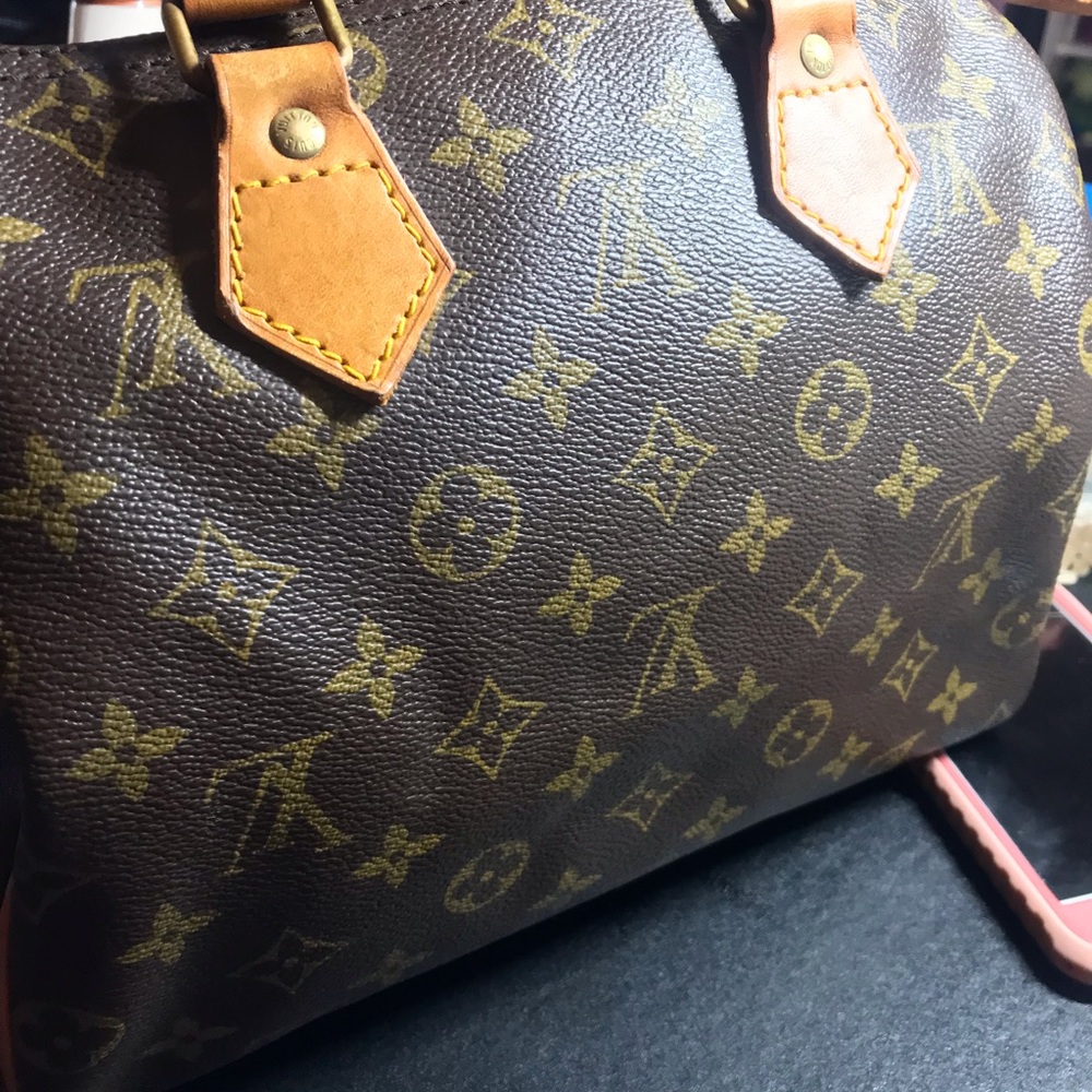 Authentic LV Speedy 25